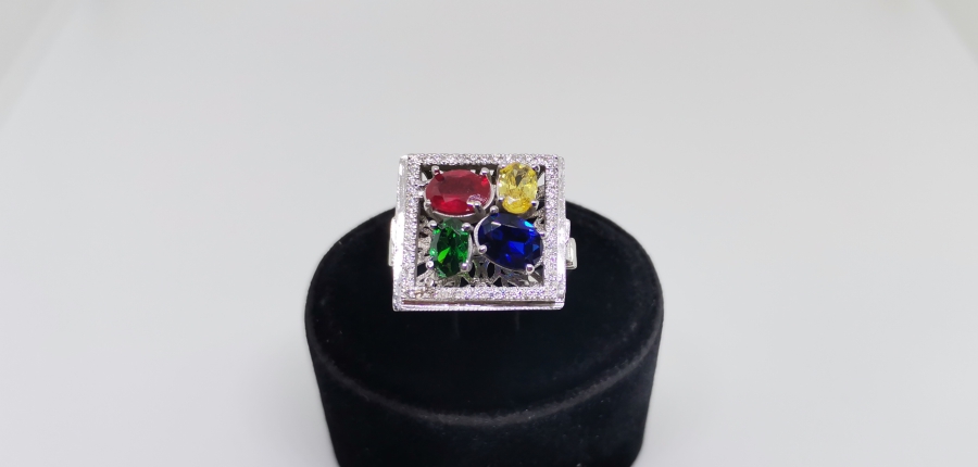 RENK CÜMBÜŞÜ MODEL PIRLANTA YÜZÜK