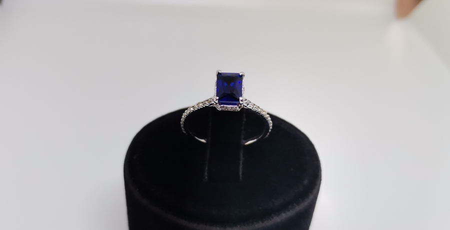 PIRLANTA VE SAFİR TAŞLI BAGET YÜZÜK