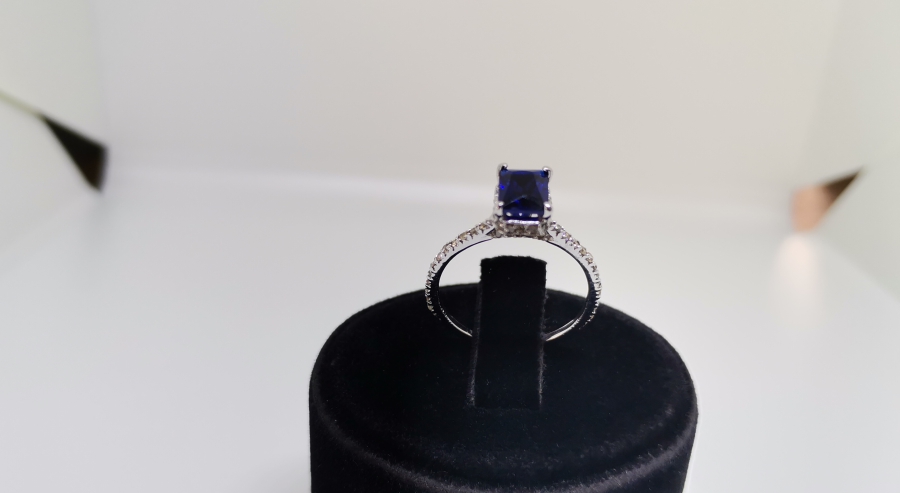 PIRLANTA VE SAFİR TAŞLI BAGET YÜZÜK