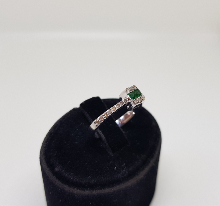 PIRLANTA VE ZÜMRÜT TAŞLI MİNİ BAGET MODEL YÜZÜK