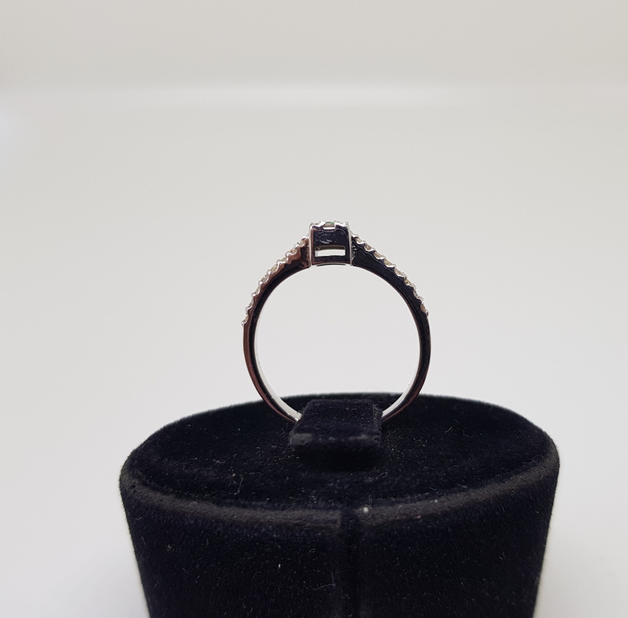 PIRLANTA VE ZÜMRÜT TAŞLI MİNİ BAGET MODEL YÜZÜK