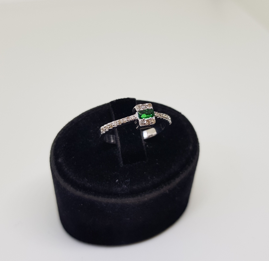 PIRLANTA VE ZÜMRÜT TAŞLI MİNİ BAGET MODEL YÜZÜK