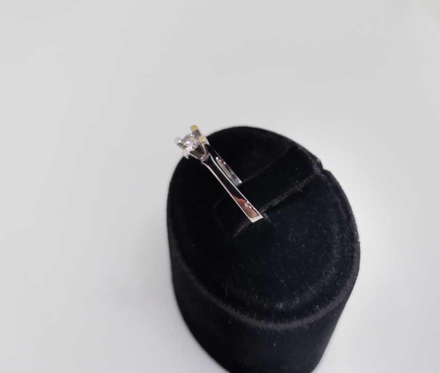 TEK TAŞ MODELİ PIRLANTA YÜZÜK