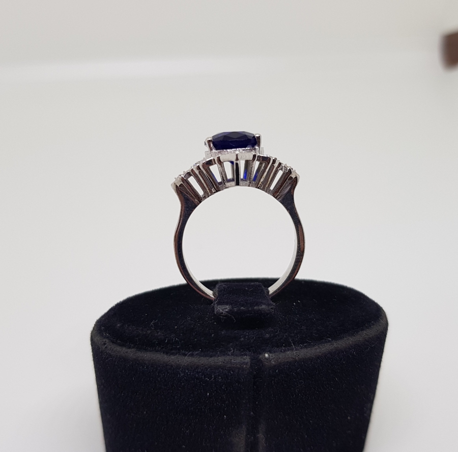 SAFİR VE PIRLANTA TAŞLI GEOMETRİK MODEL YÜZÜK