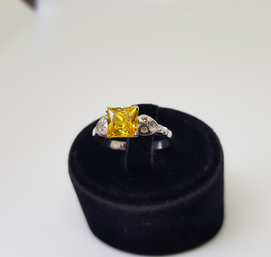 TOPAZ VE PIRLANTA TAŞLI BAGET MODEL YÜZÜK