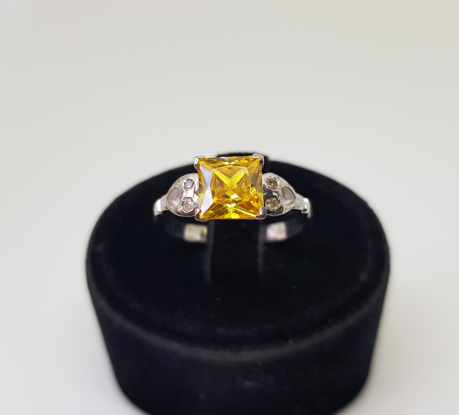 TOPAZ VE PIRLANTA TAŞLI BAGET MODEL YÜZÜK