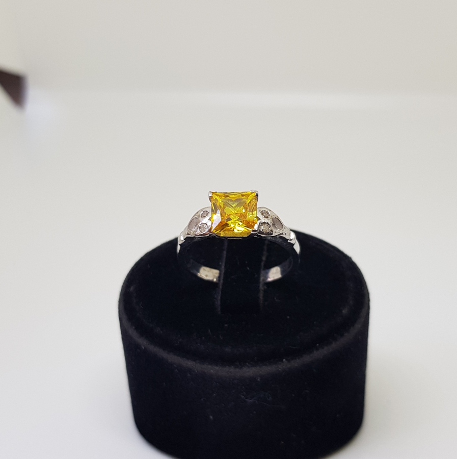 TOPAZ VE PIRLANTA TAŞLI BAGET MODEL YÜZÜK