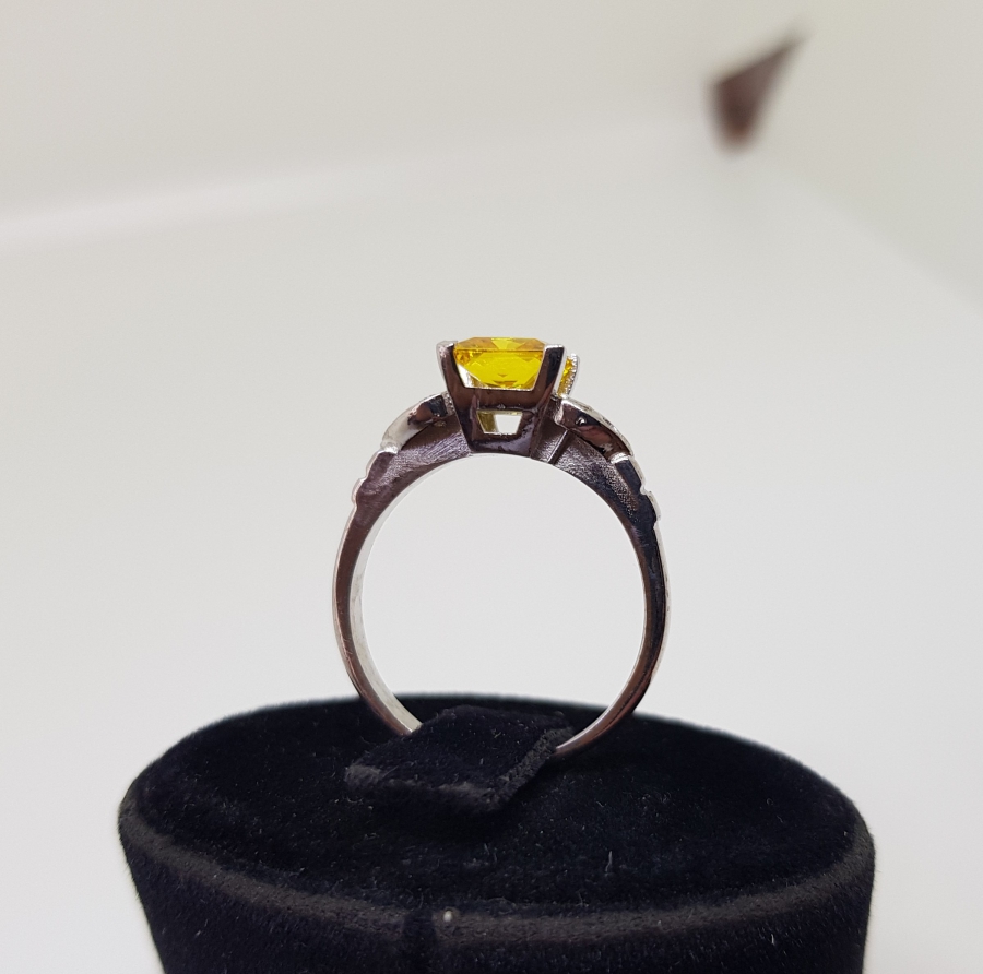 TOPAZ VE PIRLANTA TAŞLI BAGET MODEL YÜZÜK