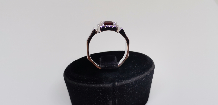 PIRLANTA VE YAKUT TAŞLI BÜYÜK BAGET YÜZÜK