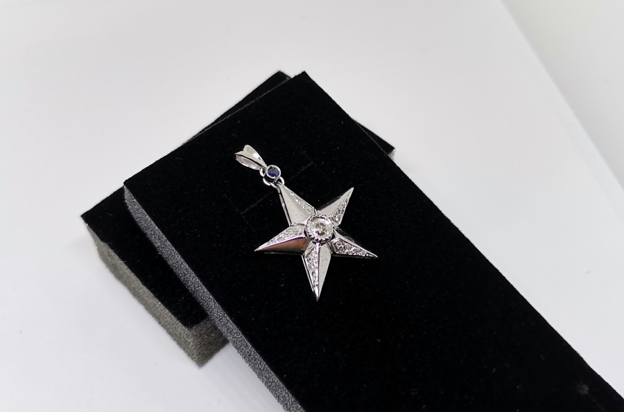 YILDIZ FORMUNDA YAPILMIŞ PIRLANTA TAŞLI KOLYE UCU