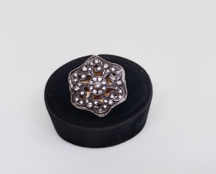 ÇARKIFELEK MODEL ELMAS TAŞLI YÜZÜK