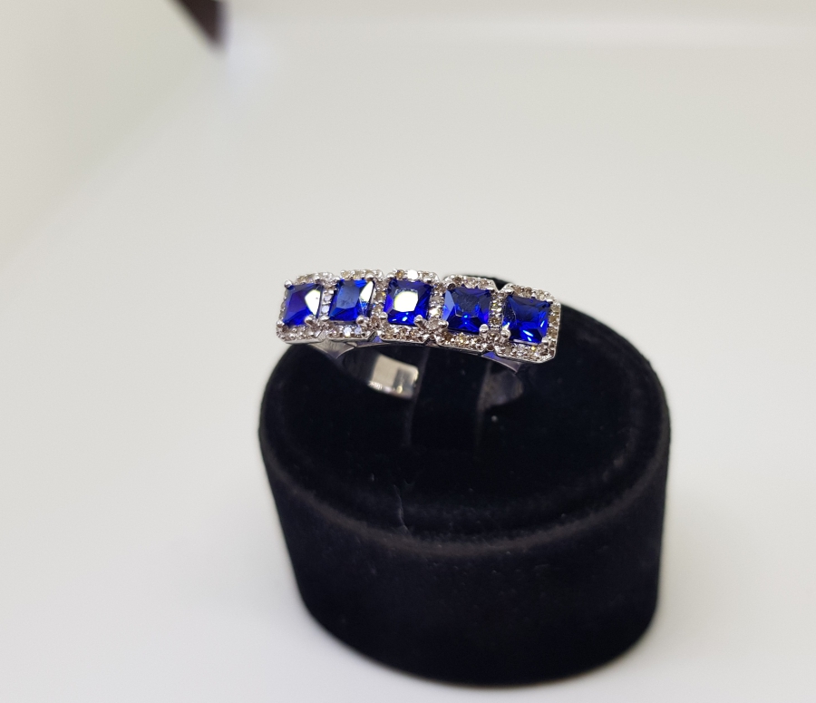 BEŞTAŞ SAFİR MODELİ PIRLANTA TAŞLI YÜZÜK