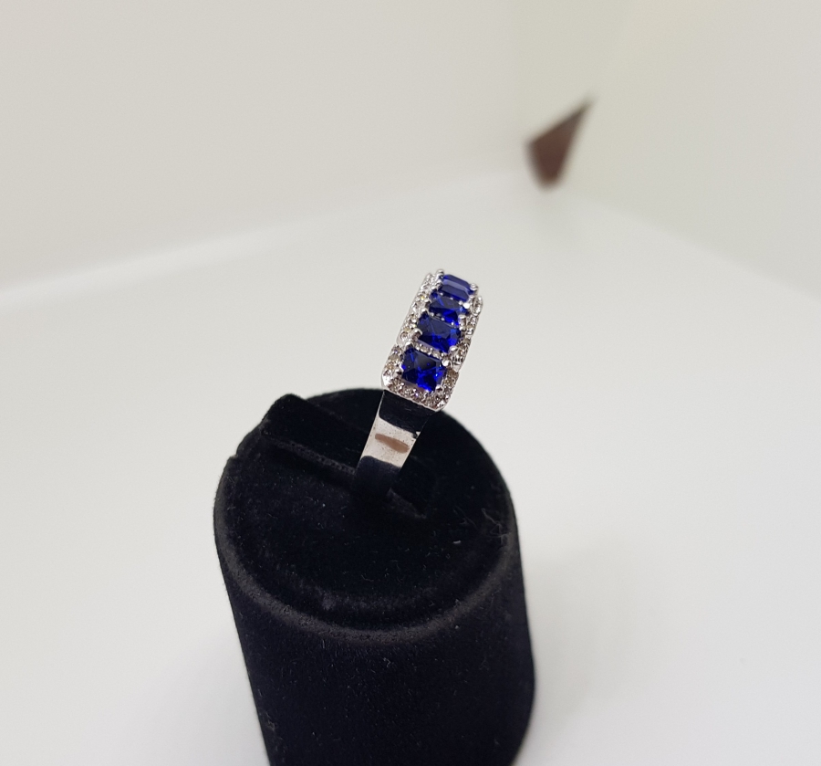 BEŞTAŞ SAFİR MODELİ PIRLANTA TAŞLI YÜZÜK