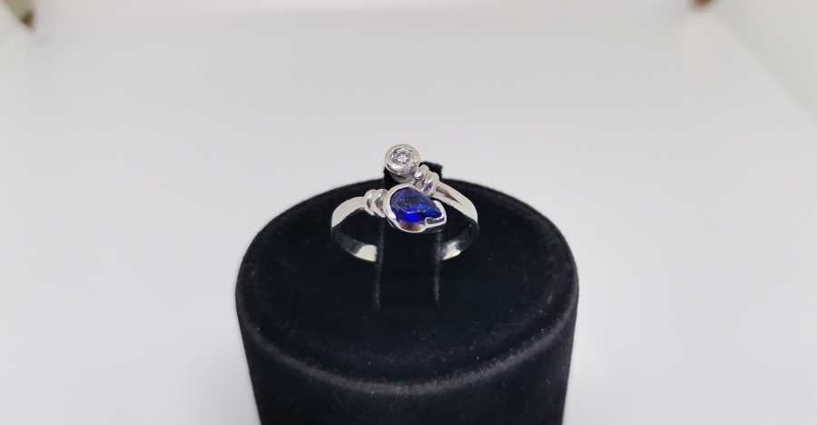 YILANBAŞI MODELİ SAFİR VE PIRLANTA İLE SÜSLÜ YÜZÜK