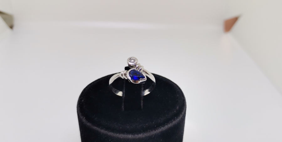 YILANBAŞI MODELİ SAFİR VE PIRLANTA İLE SÜSLÜ YÜZÜK