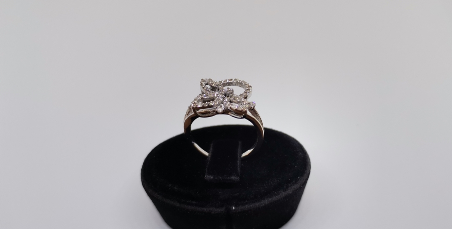 FİYONK MODEL PIRLANTA YÜZÜK