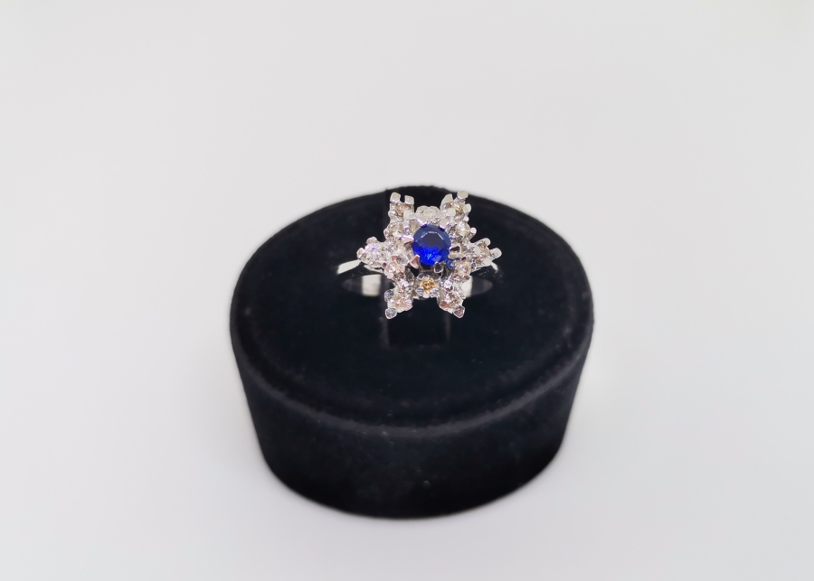 SAFİR VE PIRLANTA TAŞLI YILDIZ MODELİ YÜZÜK