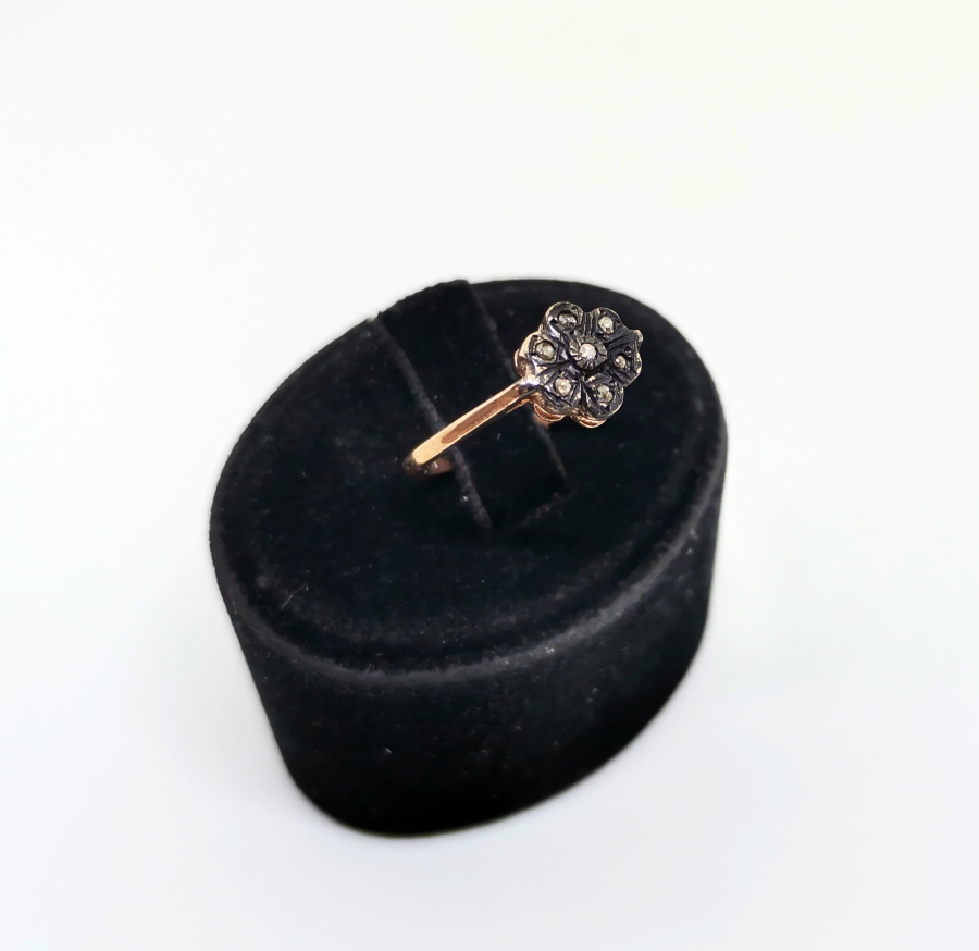 GONCA MODELİ ELMAS TAŞLI YÜZÜK