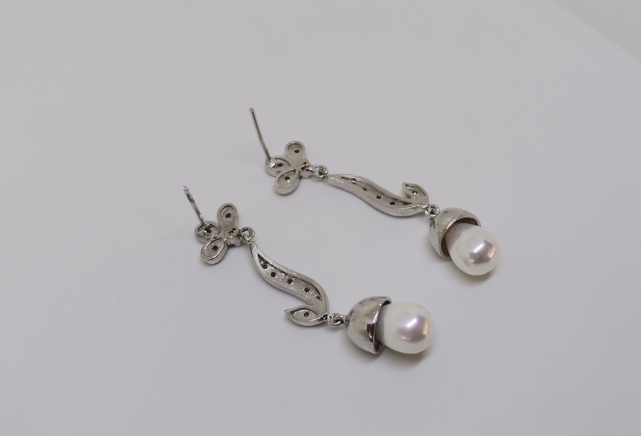 PIRLANTA TAŞLI VE İNCİLİ KÜPE