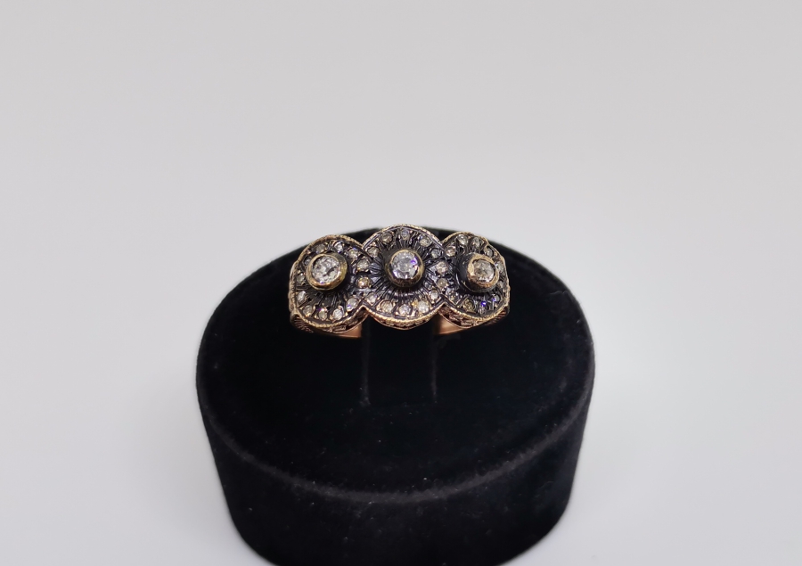 ÜÇTAŞ MODEL DİVANHANE ÇİVİSİ YÜZÜĞÜ