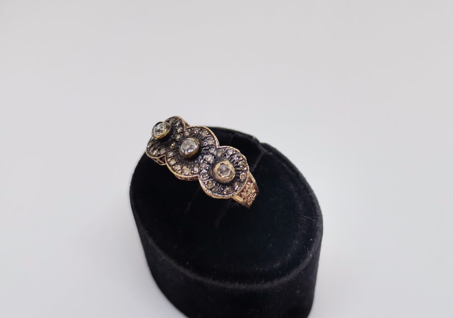 ÜÇTAŞ MODEL DİVANHANE ÇİVİSİ YÜZÜĞÜ