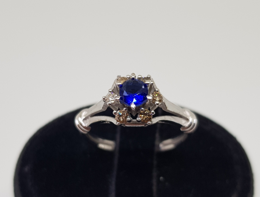 SAFİR VE PIRLANTA TAŞLI KARNİK ÇİÇEĞİ MODELİ YÜZÜK