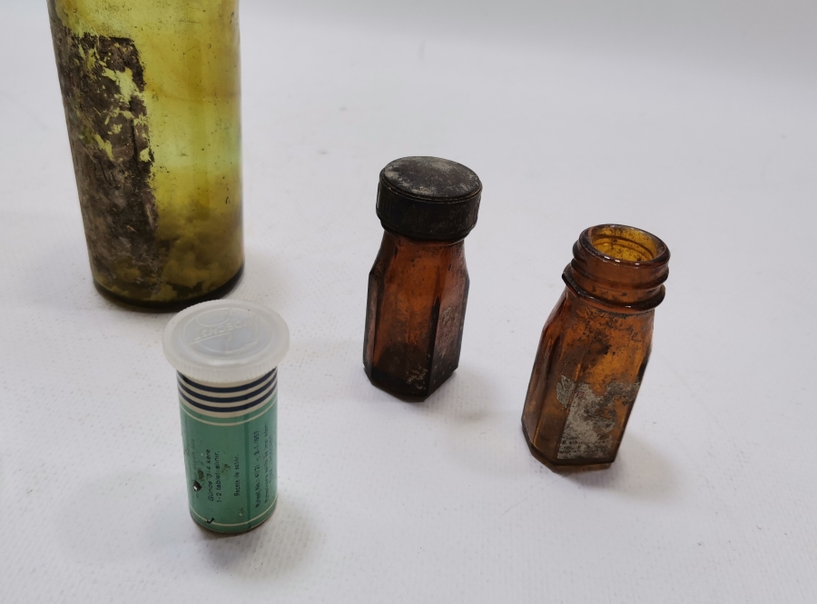 ECZACILIK TARİHİ - ANTİKA İLAÇ ŞİŞELERİ LOTU