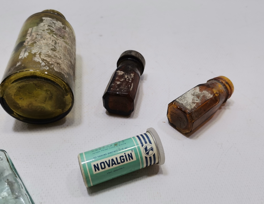 ECZACILIK TARİHİ - ANTİKA İLAÇ ŞİŞELERİ LOTU