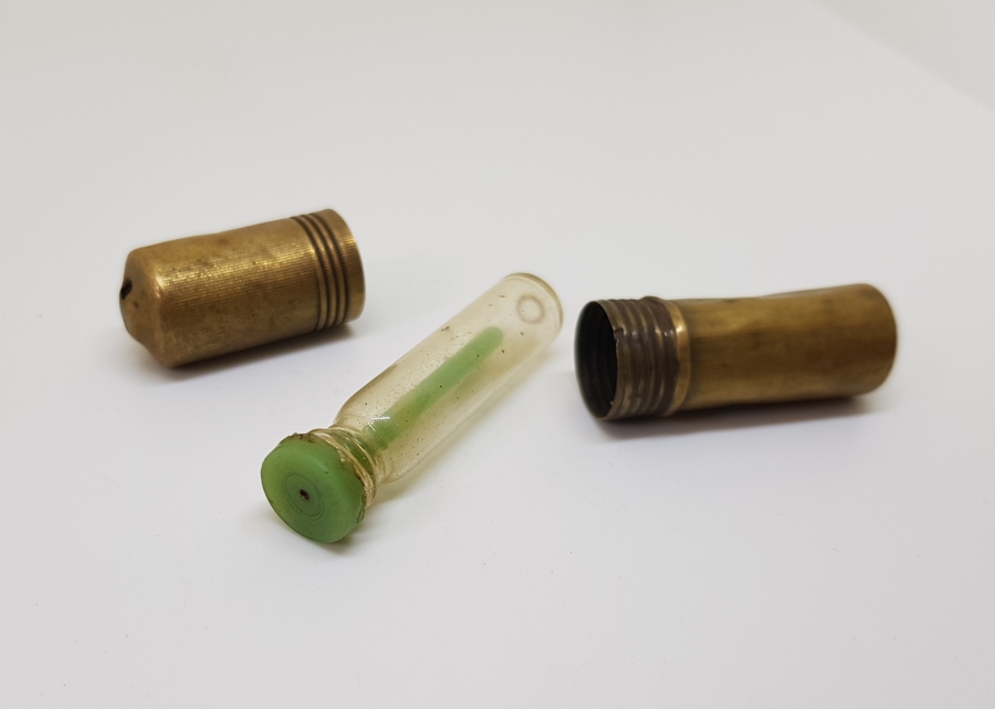 ORİJİNAL KABINDA OSMANLI DÖNEMİ ÇOK NADİR GÜL YAĞI NUMUNELİĞİ