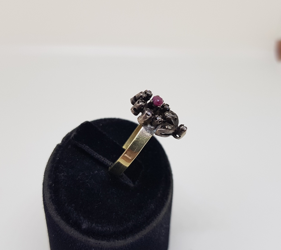 YAKUT VE PIRLANTA TAŞLARLA SÜSLÜ ÖZEL YAPIM ALTIN YÜZÜK