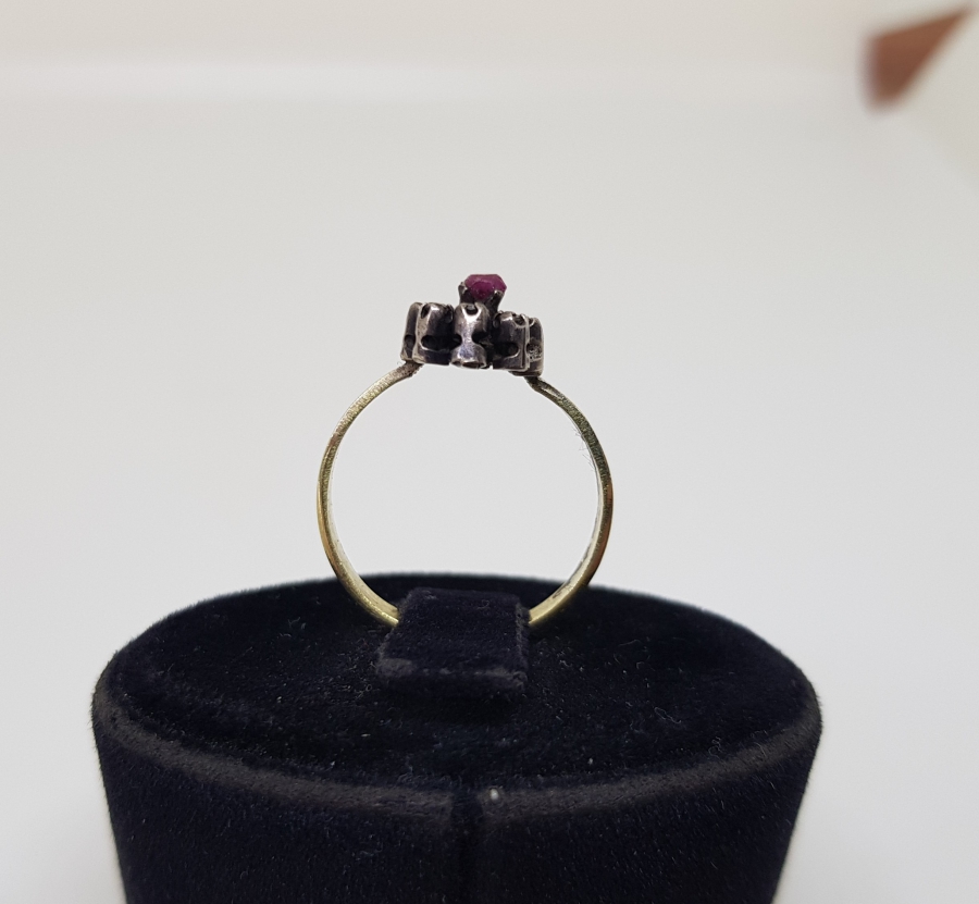 YAKUT VE PIRLANTA TAŞLARLA SÜSLÜ ÖZEL YAPIM ALTIN YÜZÜK