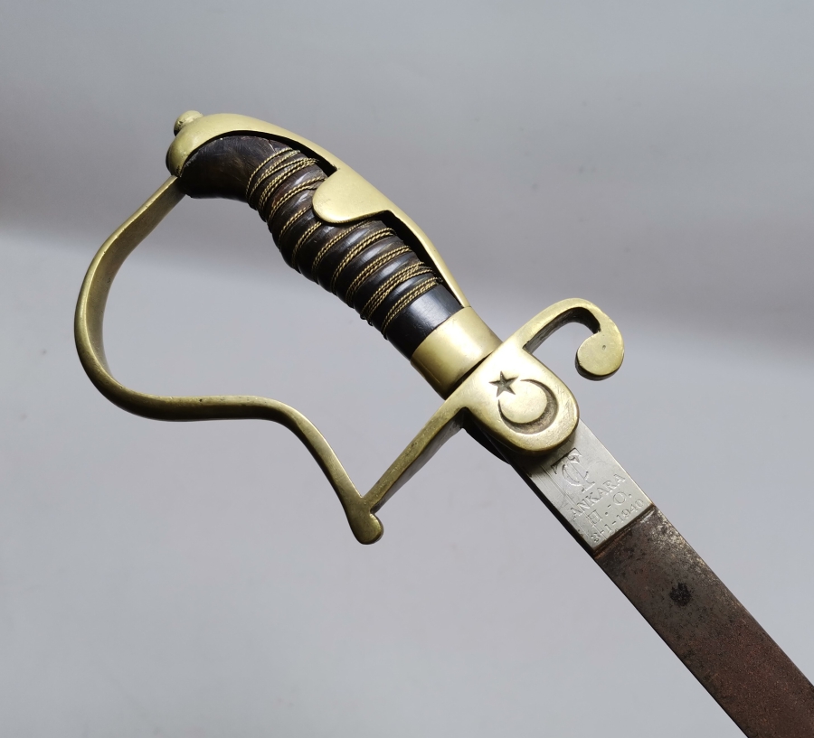 1940 YILI BOYNUZ SAPLI SUBAY KILICI