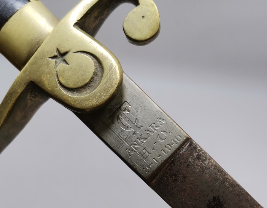1940 YILI BOYNUZ SAPLI SUBAY KILICI
