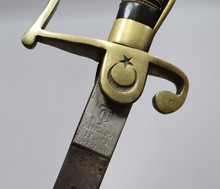 1940 YILI BOYNUZ SAPLI SUBAY KILICI
