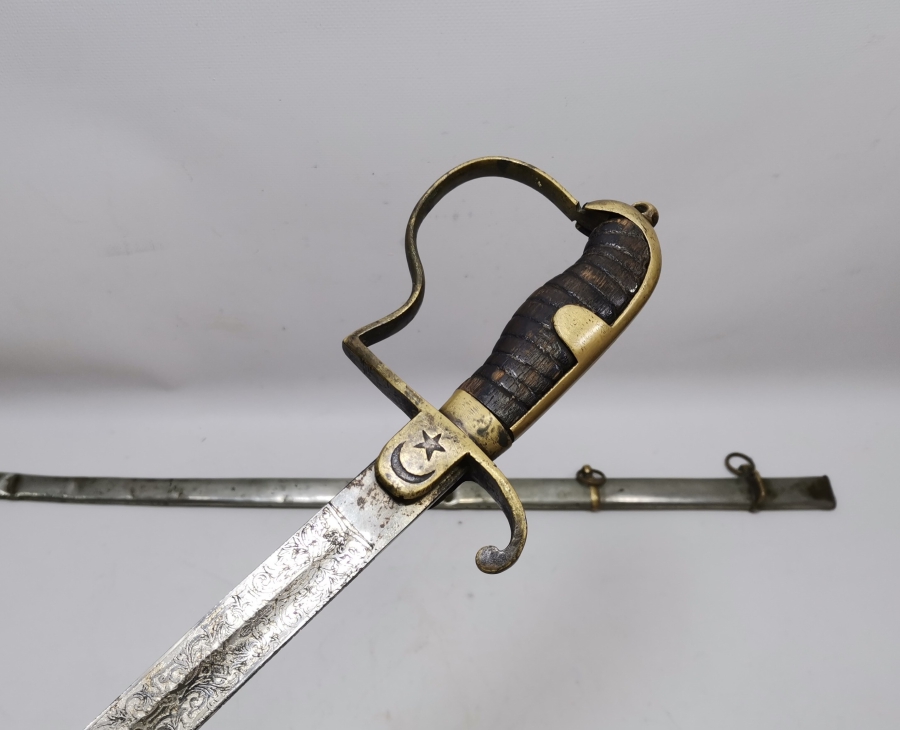 OSMANLI DÖNEMİ SÜVARİ ALAYI AMBLEMLİ SOLİNGEN YAPIMI GRAVÜRLÜ SÜVARİ SUBAYI KILICI