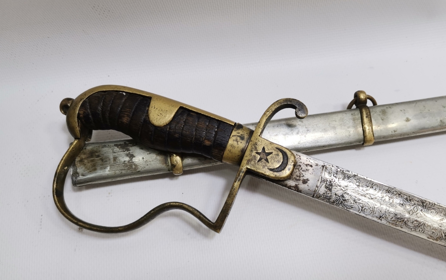 OSMANLI DÖNEMİ SÜVARİ ALAYI AMBLEMLİ SOLİNGEN YAPIMI GRAVÜRLÜ SÜVARİ SUBAYI KILICI