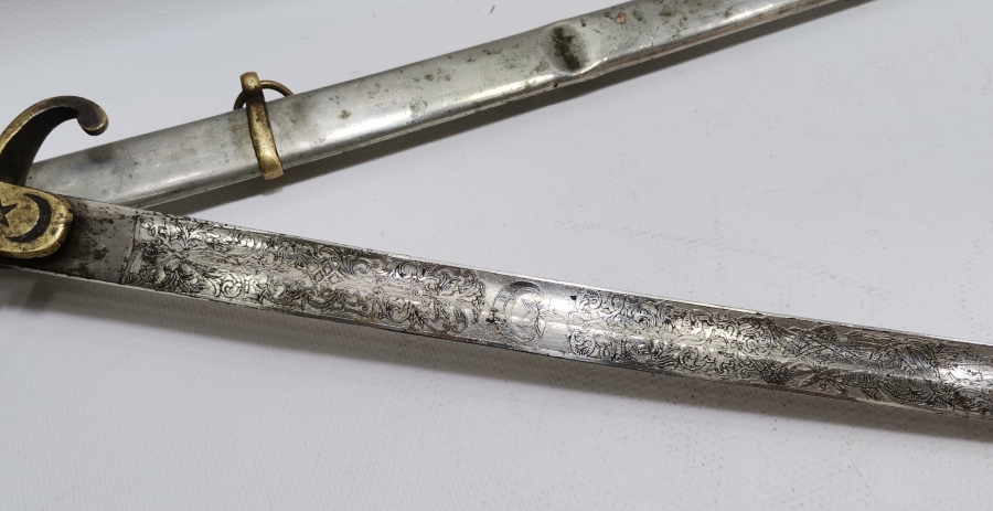 OSMANLI DÖNEMİ SÜVARİ ALAYI AMBLEMLİ SOLİNGEN YAPIMI GRAVÜRLÜ SÜVARİ SUBAYI KILICI