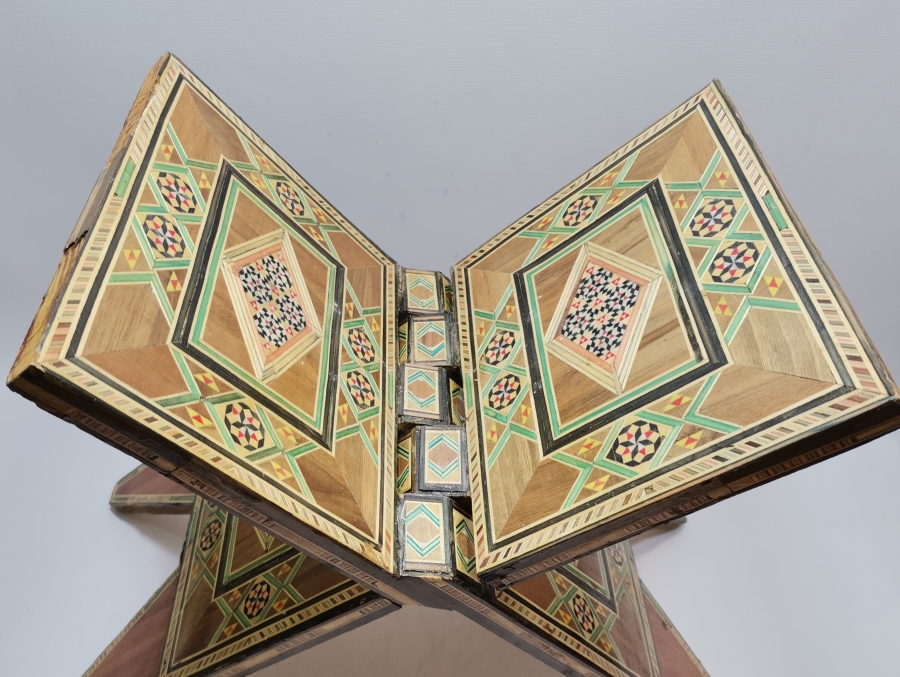 MARKUTERİ İŞÇİLİKLİ BÜYÜK BOY ANTİKA RAHLE