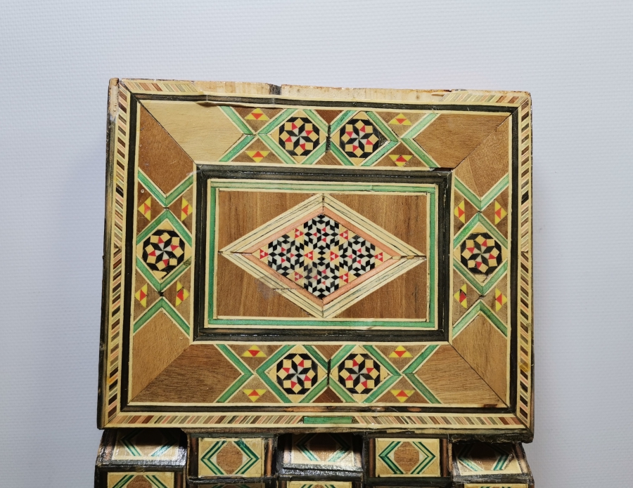 MARKUTERİ İŞÇİLİKLİ BÜYÜK BOY ANTİKA RAHLE