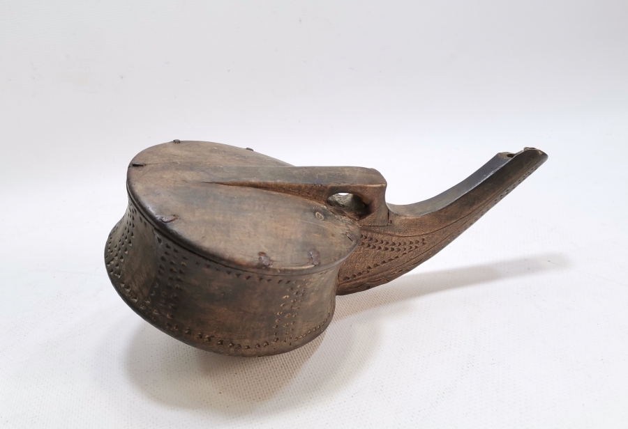 1800 BAŞLARI OSMANLI DÖNEMİ EL OYMA İŞÇİLİKLİ BÜYÜK BOY KALE TÜFEĞİ BARUTLUĞU