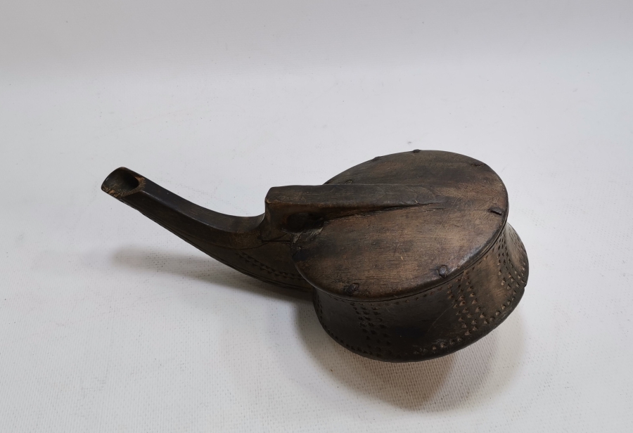 1800 BAŞLARI OSMANLI DÖNEMİ EL OYMA İŞÇİLİKLİ BÜYÜK BOY KALE TÜFEĞİ BARUTLUĞU