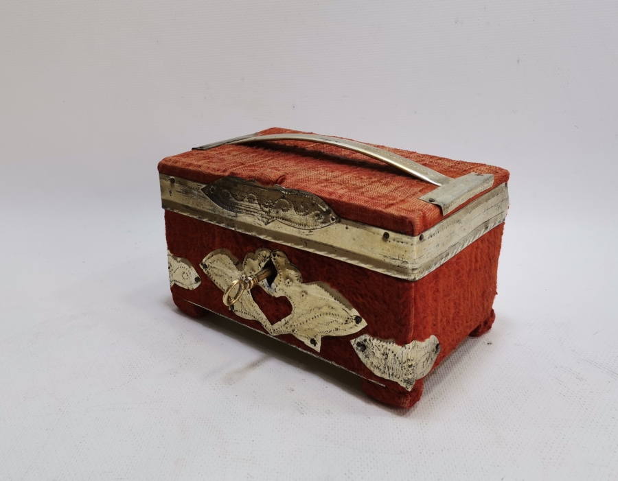 ORİJİNAL ANAHTARIYLA EL YAPIMI ANTİKA MİNİ SANDIK