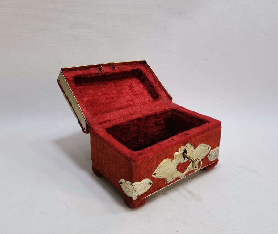 ORİJİNAL ANAHTARIYLA EL YAPIMI ANTİKA MİNİ SANDIK