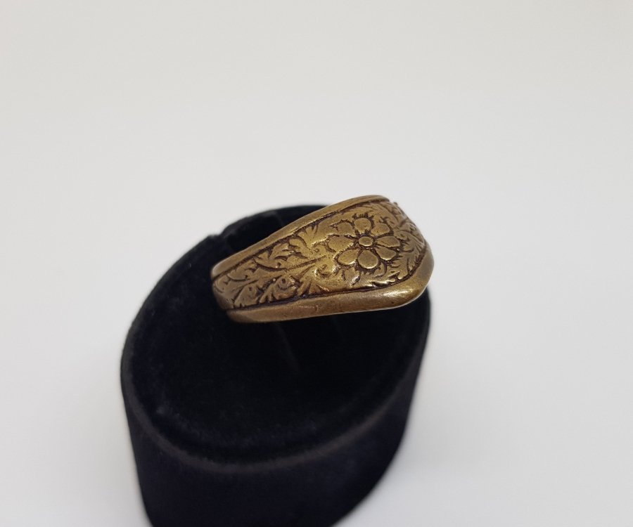 ÜZERİ İŞLEMELİ ANTİKA ZİHGİR