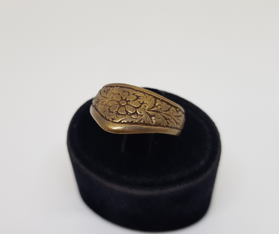 ÜZERİ İŞLEMELİ ANTİKA ZİHGİR