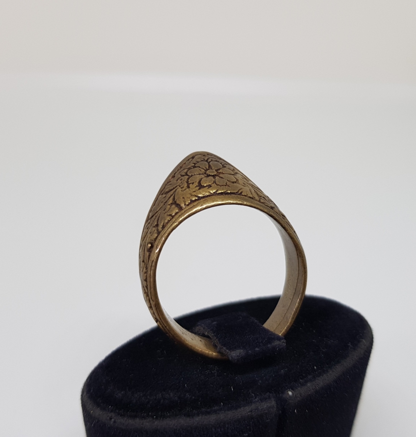 ÜZERİ İŞLEMELİ ANTİKA ZİHGİR