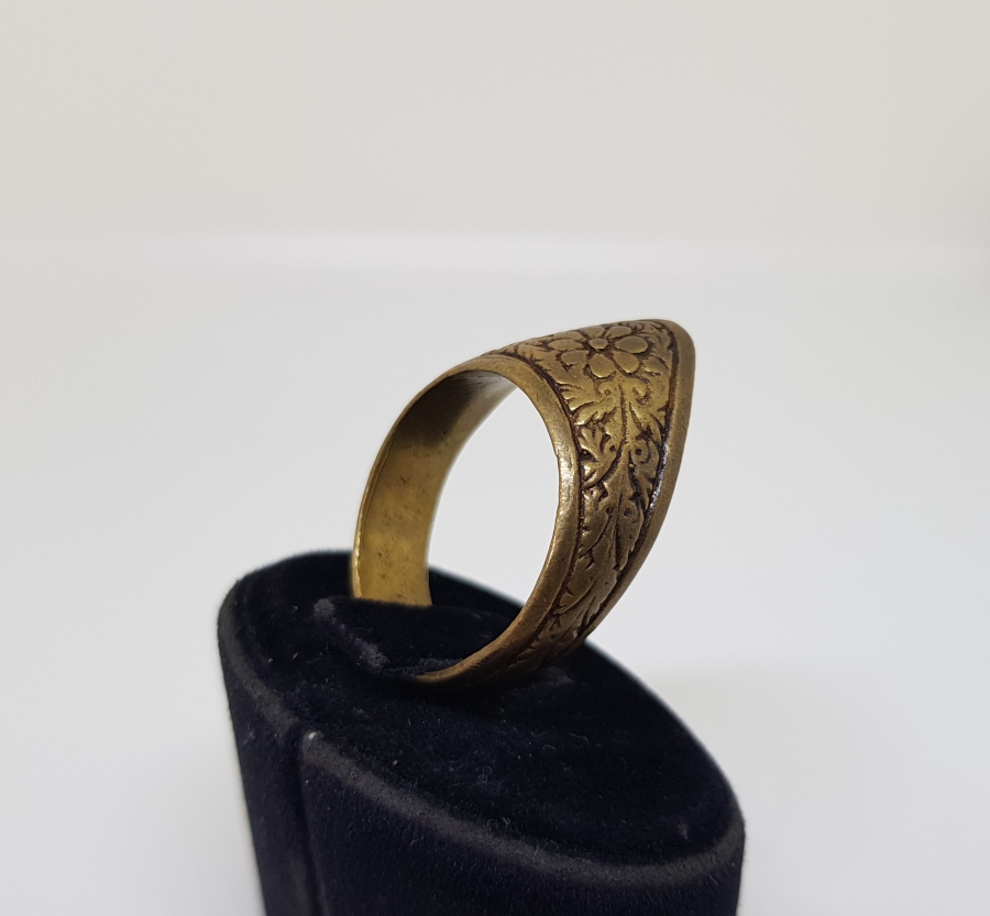 ÜZERİ İŞLEMELİ ANTİKA ZİHGİR