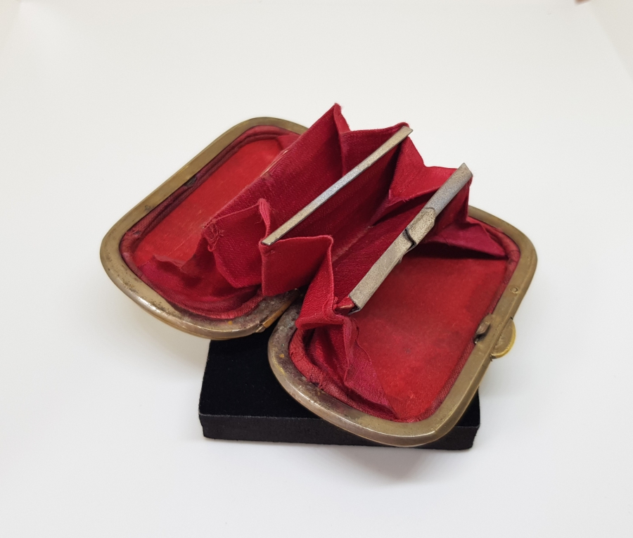 OSMANLI DÖNEMİ SEDEF İŞÇİLİKLİ VE GÜMÜŞ APLİKLİ BOZUK PARA CÜZDANI