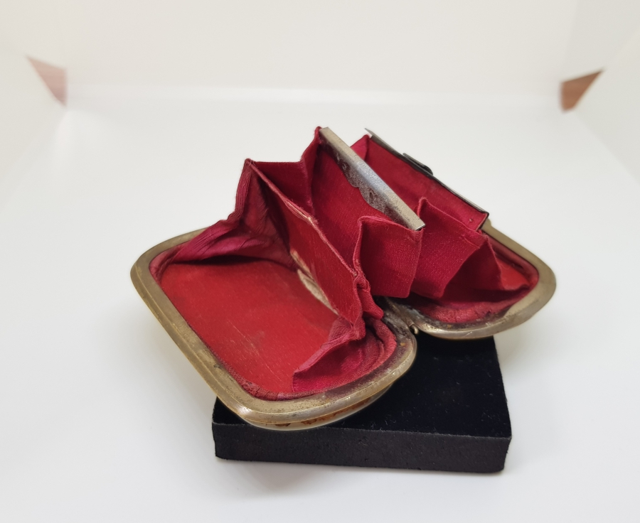 OSMANLI DÖNEMİ SEDEF İŞÇİLİKLİ VE GÜMÜŞ APLİKLİ BOZUK PARA CÜZDANI