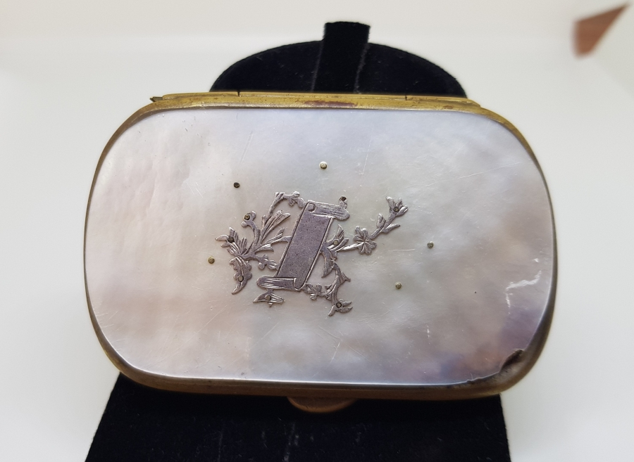 OSMANLI DÖNEMİ SEDEF İŞÇİLİKLİ VE GÜMÜŞ APLİKLİ BOZUK PARA CÜZDANI